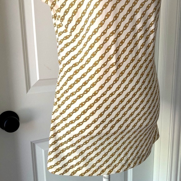 Banana Republic small top v-neck white short sleeves - Picture 5 of 10